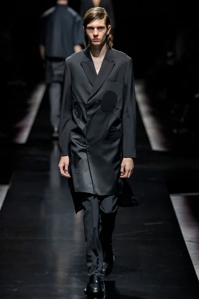 Look 12